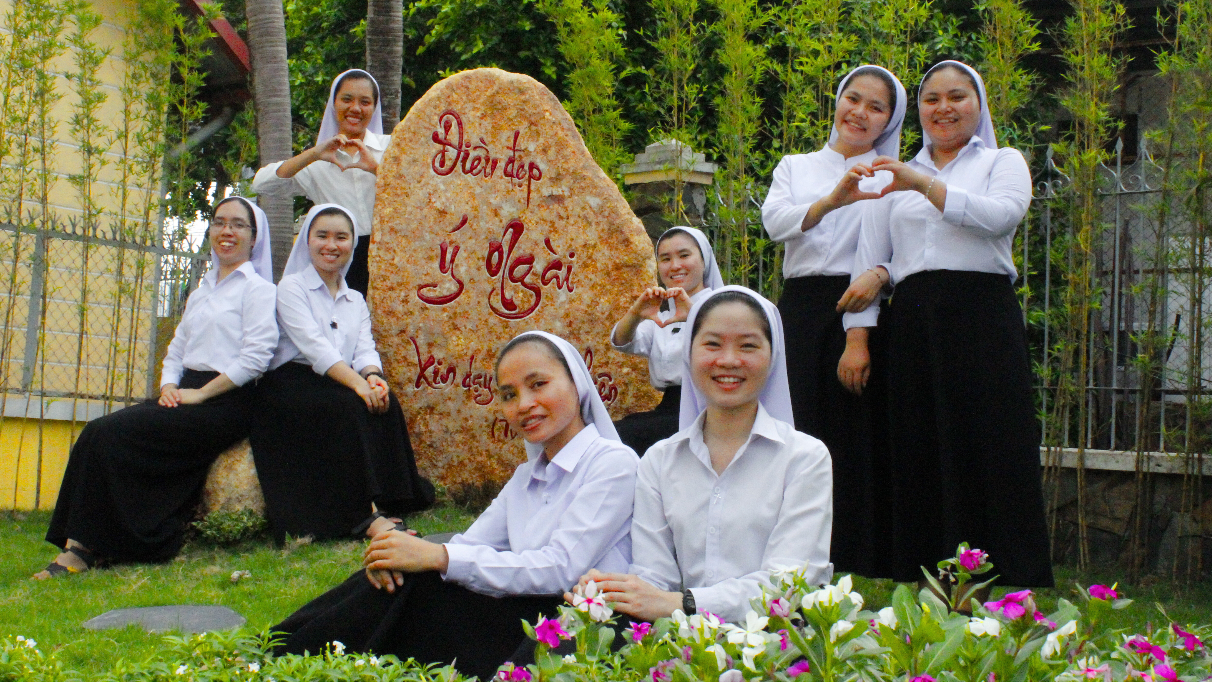 trong tình yêu Chúa, con mạnh mẽ bước đi