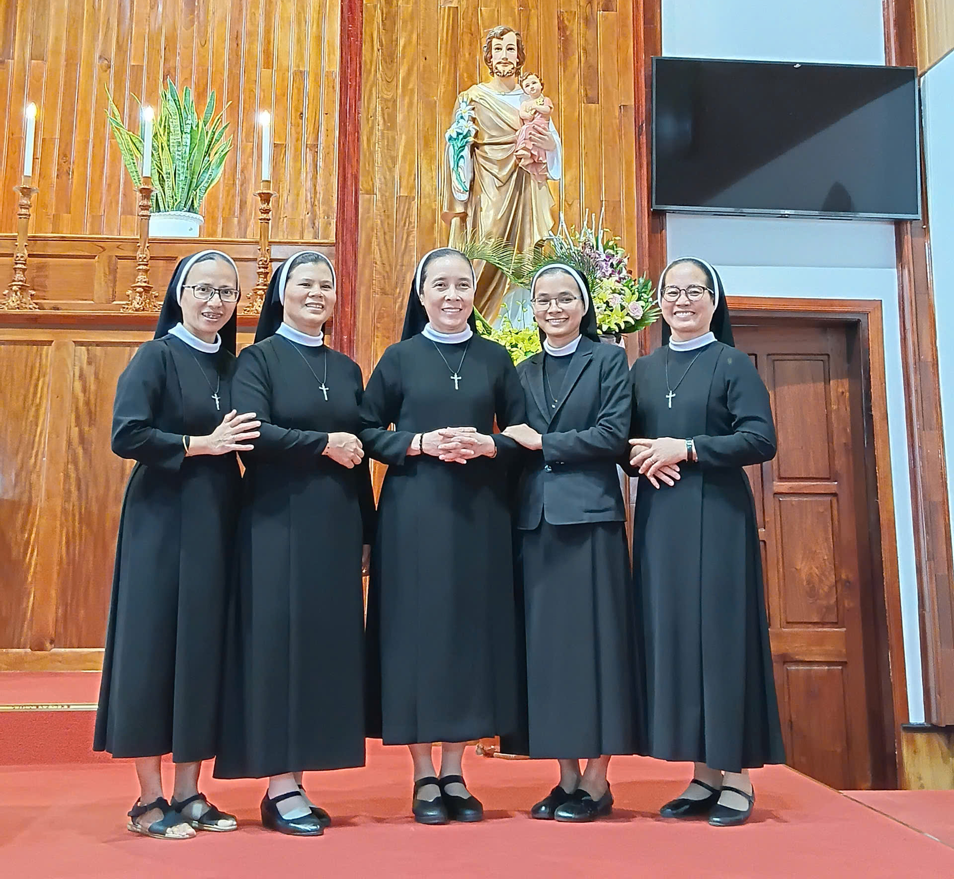 SỐNG ĐẶC SỦNG MẾN THÁNH GIÁ QUA VIỆC PHỤC VỤ NGƯỜI NGHÈO